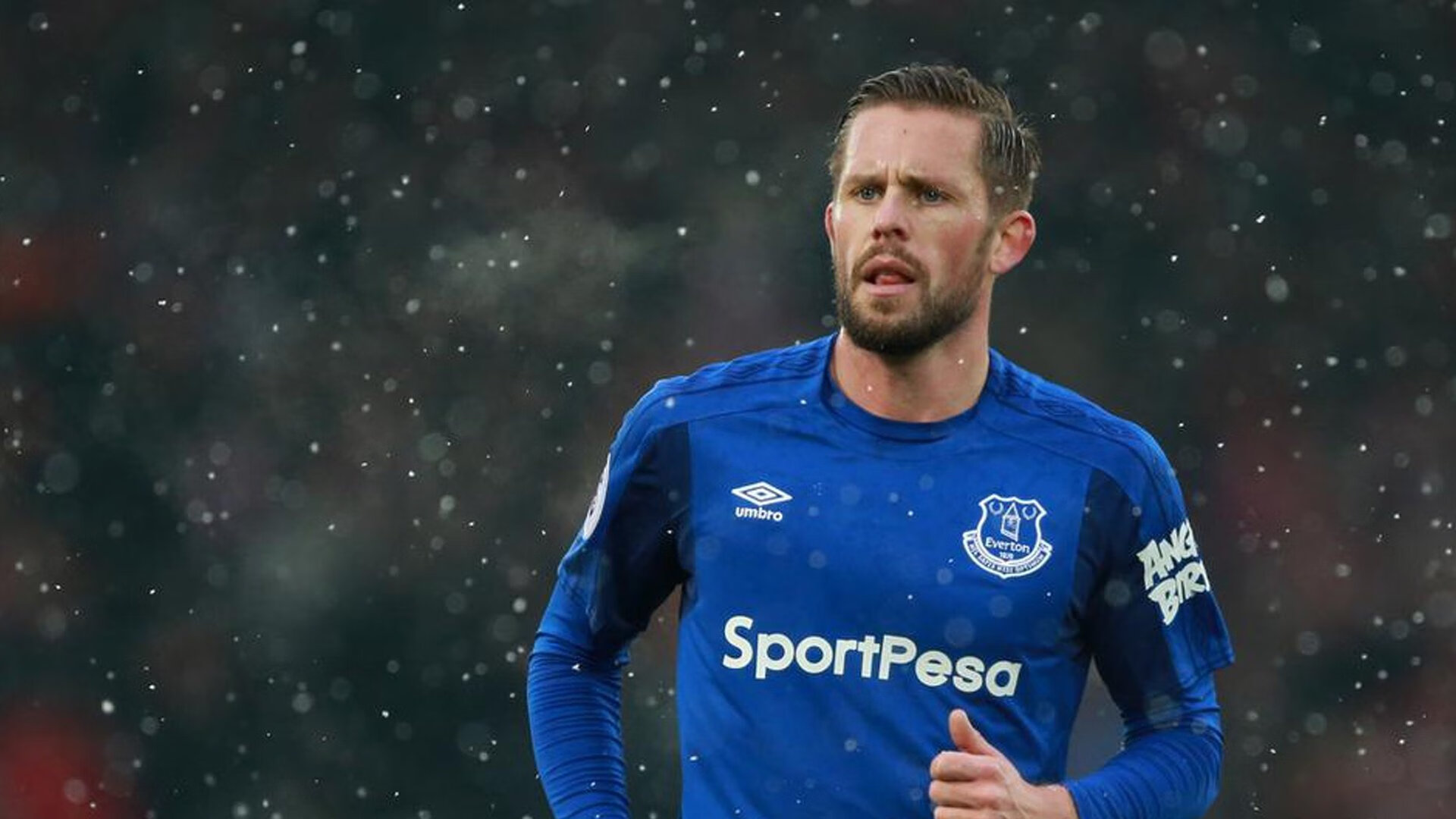 西亚卡姆焦点对战，浓眉哥与50激战雄鹿分钟，比赛规则变更胜负难料！气势如虹延续