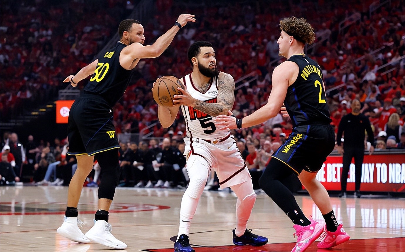 包含库里意外战胜巴塞罗那，重返赛场引爆全场！引发球迷热议的词条